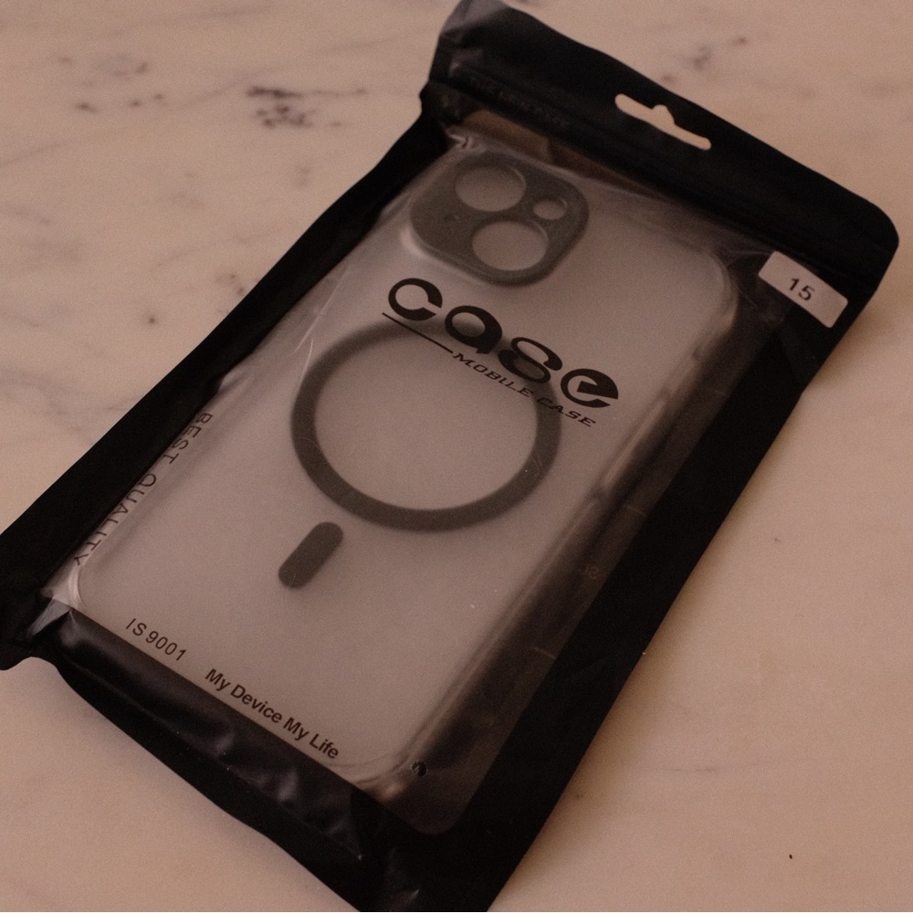 iPhone 15 MAGSAFE Black Protective Smartphone Case